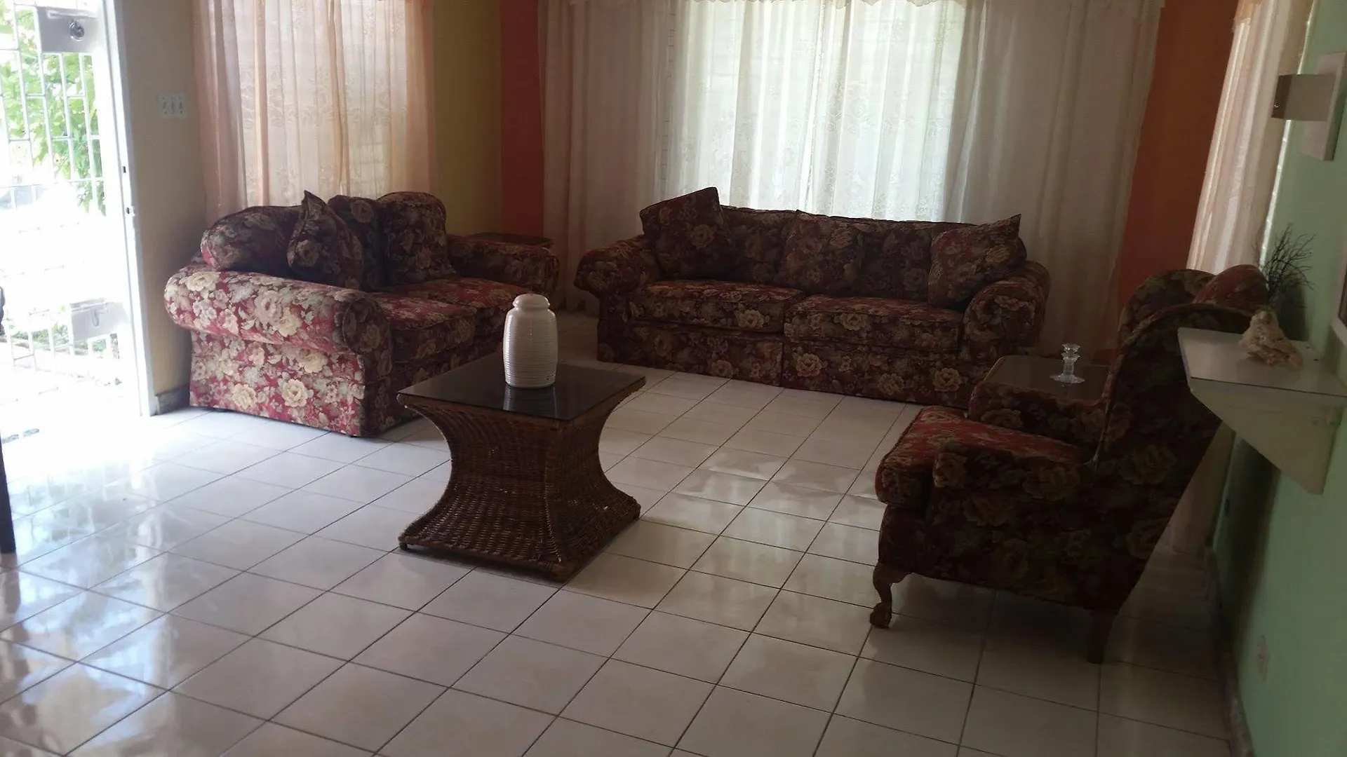 Pensión Gemini Villa Montego Bay